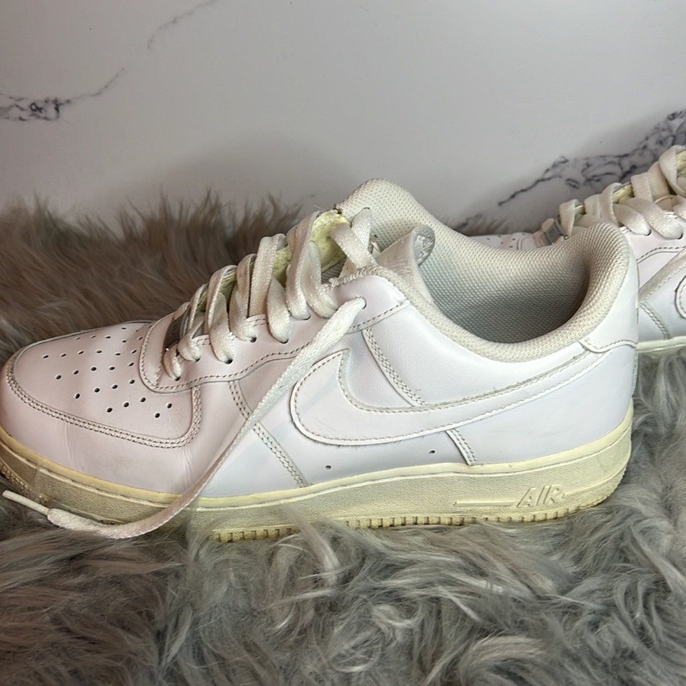 white airforce 1s size 4